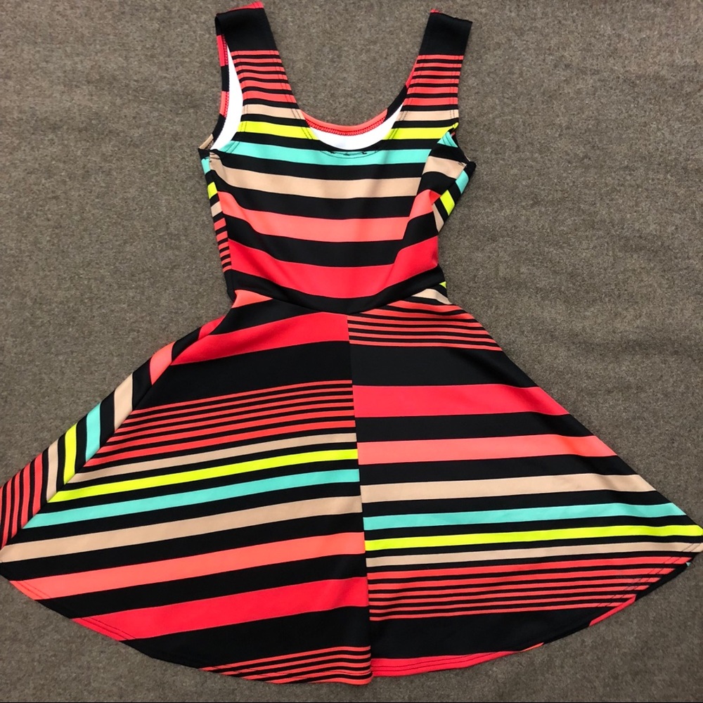 Cute, vibrant womens dress (im in love with derek) - Picture 2 of 3
